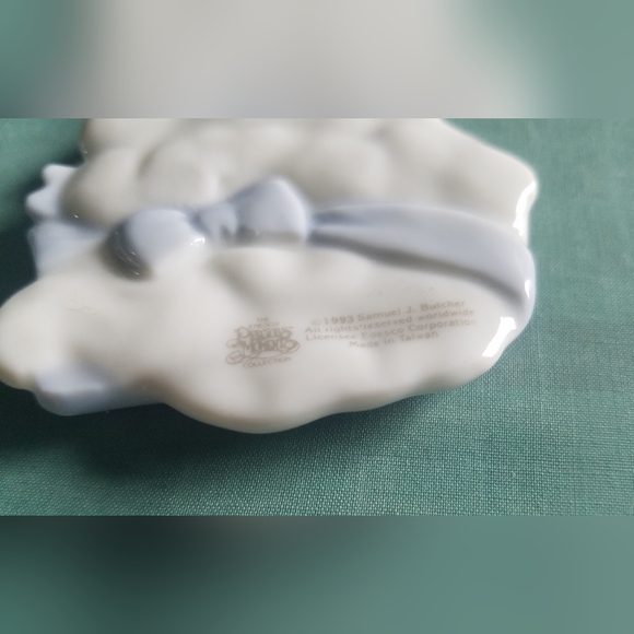 Rare Precious Moments Baby Angel on Cloud Christmas Ornament Ex Cond 3" x 2.5" - Picture 2 of 6